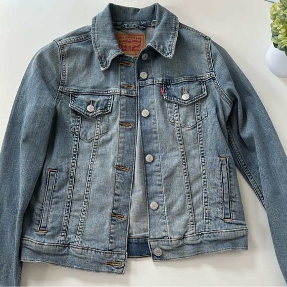 Levi’s Women’s Denim Jacket - Picture 1 of 4